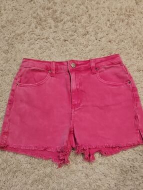 009p Zenana Outfitters Hot Pink Frayed Hem Jean Shorts